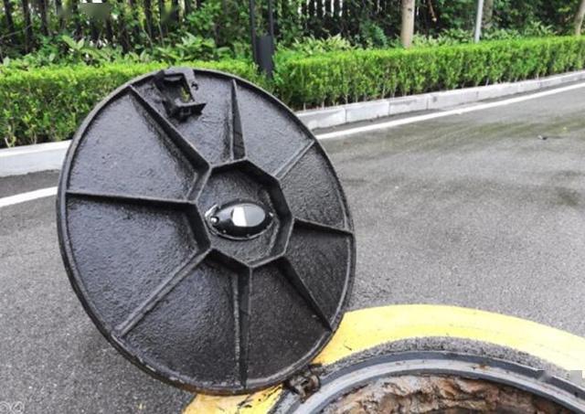 井蓋監(jiān)控器為安全管理提供有力保障！