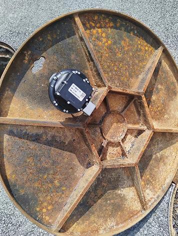 井蓋發(fā)生位移,智能井蓋傳感器實(shí)時(shí)監(jiān)測(cè)