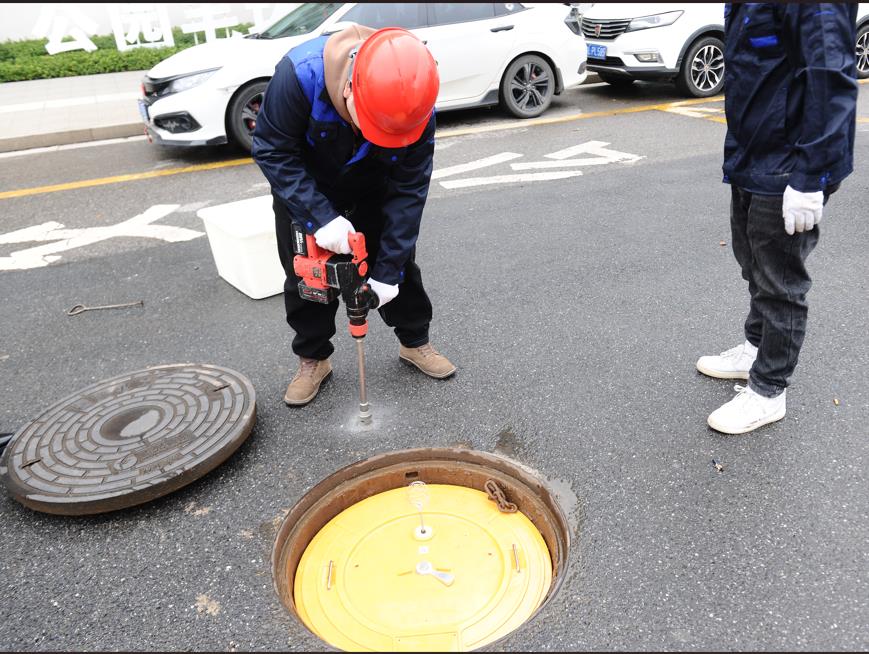 給窨井蓋加裝智能監(jiān)測感應(yīng)設(shè)備，讓城市管理“井井有條”！