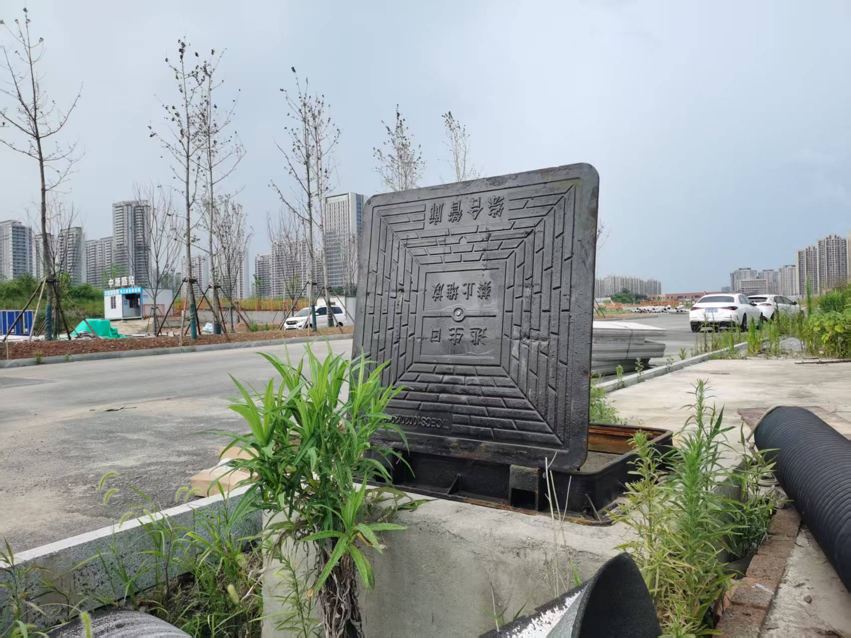 綜合管廊智能井蓋廠家：為什液壓井蓋可以替代傳統(tǒng)井蓋？